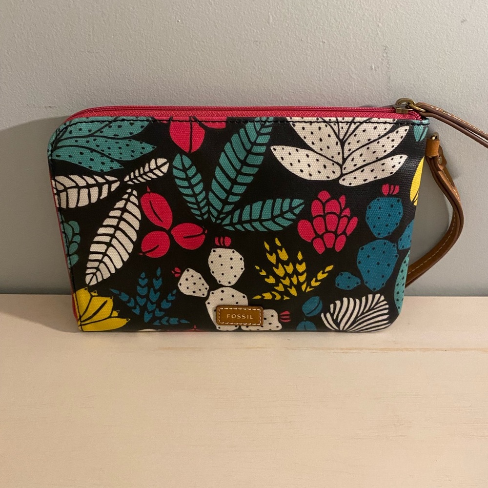 New With Tags Fossil Eliza LG Wristlet Dark Floral